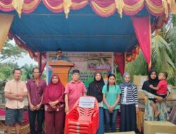 Pemerintah Desa Penebal Bagikan Hadiah kepada Nasabah Simpan Pinjam dalam Acara Tahunan
