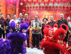 Momen Perkuat Nilai Lintas Budaya Dan Etnis, Kapolresta Pekanbaru Hadiri, Terima Cinderamata Simbol Keberuntungan Dan Kesehatan
