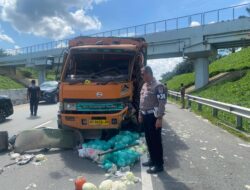 Reaksi Cepat Sat PJR Polda Riau Di Jalan Tol, Evakuasi Laka & Himbau Pengemudi Lebih Disiplin