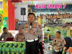 Ditlantas Polda Riau Laksanakan Program Police Goes to School di SMAN 7 Pekanbaru, Edukasi Keselamatan Lalu Lintas dan Himbauan Pergaulan Sehat untuk Pelajar