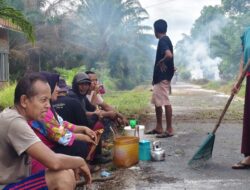 Masyarakat Desa Pambang Pesisir Bersatu, Gotong Royong Membersihkan Jalan Desa