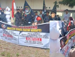Keadilan Sudah Dikubur!, LSM BERANTAS Bawa Pocong ke Kejari Pekanbaru