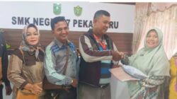 Bantuan Baju Sekolah dari Gubernur Riau, Langkah Nyata Peduli Pendidikan untuk Siswa Kurang Mampu, DPP AMI Berterima Kasih