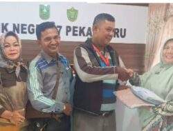 Bantuan Baju Sekolah dari Gubernur Riau, Langkah Nyata Peduli Pendidikan untuk Siswa Kurang Mampu, DPP AMI Berterima Kasih