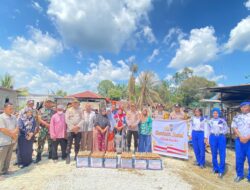 Polsek Kandis Salurkan Bantuan Sembako untuk Korban Kebakaran di Kelurahan Telaga Sam Sam