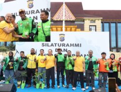 Olahraga Bersama, Kapolda Riau Kampanye Lingkungan dan Perkuat Komunikasi Ratusan Ojol