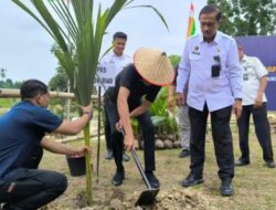 Lapas Pekanbaru Ikut Andil dalam Penanaman Bibit Kelapa Serentak di Rutan Pekanbaru