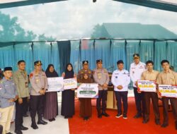 Gubernur dan BAZNAS Riau Salurkan Bantuan 8 Rumah Layak Huni dan Bantuan Anak Yatim