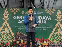 Sorai Sorak Tepuk Tangan Ratusan Masyarakat Saat Wakil Bupati Aceh Timur Tutup Acara Gebyar Budaya