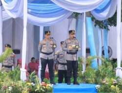 Diiringi Rintik Hujan, Irjen Helmy Santika Serahkan Pataka Polda Lampung “Wira Bhakti Ruwa Jurai