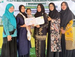 Ny. Erni Handayani T. Zainal Abidin Hadiri Kunjungan Rutin Posyandu Plus Teratai Putih di Julok Tunong