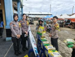 Gerak Cepat Sat Samapta Polres Pesisir Barat Evakuasi Pohon Tumbang di Jalan Utama