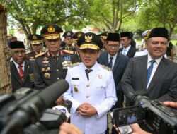 Momentum Hari Pahlawan, Wagub Aceh Tabur Bunga di TMP Peuniti