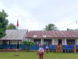 Bhabinkamtibmas Polsek Bengkunat sampaikan pesan edukatif kepada siswa SDN 121 Krui