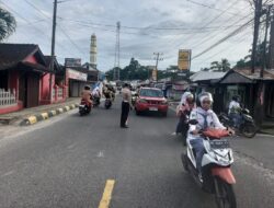 Sat Lantas Polres Pesisir Barat Laksanakan Pengaturan Lalu Lintas di Simpang Rawas