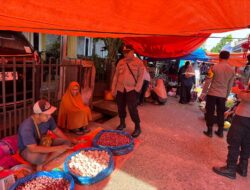 Polsek Pesisir Selatan Laksanakan Patroli dan Monitoring Bahan Pokok di Pasar Rabu Pekon Sumur Jaya