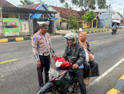 Operasi Zebra Krakatau 2025, Satlantas Polres Pesisir Barat Berikan Teguran Humanis kepada Pengendara