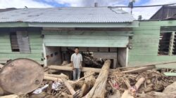 23 Hari Terabaikan: Material Kayu Masih Sumbat Rumah Warga di Pekan Lokop