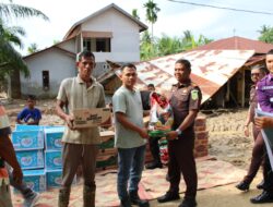 Kejari Aceh Timur Salurkan Bantuan Sembako kepada Korban Banjir