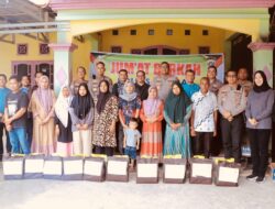 Kapolres Kampar ‘Turun Langsung, Dengarkan Keluhan Warga di Jumat Curhat, Salurkan Bantuan di Jumat Berkah