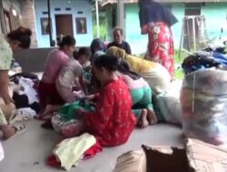 Jurnalis Deli Serdang Door to Door Bantu Warga Terdampak Banjir