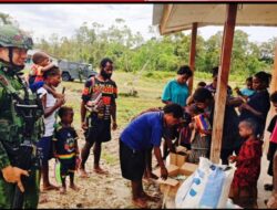 Yonif 300/Brajawijaya Tebarkan Kasih Sayang di Kampung Banggabeak