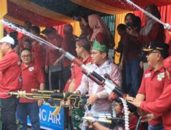 Meriahnya Festival ‘Perang Air’ di Riau: Merawat Tradisi, Jaga Persaudaraan