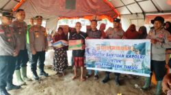 Penyaluran Bantuan Sosial Kemanusian Pasca Bencana Hidrometeorologi dari Kapolri melalui Polres Aceh Timur ke Titik Pengungsian