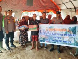Penyaluran Bantuan Sosial Kemanusian Pasca Bencana Hidrometeorologi dari Kapolri melalui Polres Aceh Timur ke Titik Pengungsian