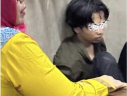 Mengerikan Mahasiswi Di kampak teman laki laki nya di Ruang Sidang Kampus UIN Suska Riau, Diduga Cemburu dan Putus Cinta