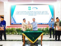 Bupati Asmar Hadiri Penyerahan Laporan BPKP di Pekanbaru, Soroti IPM dan Keterbatasan Tenaga Kesehatan di Meranti