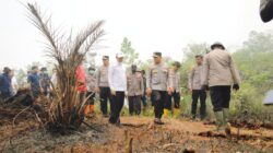 Kapolda Riau Pimpin Langsung Penanganan Karhutla di Dumai, Pastikan Pemadaman dan Pendinginan Optimal