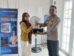 Personil Polres Sergai kembalikan barang bawan pemudik