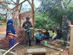 Keakraban Antara Warga dan Anggota Satgas TMMD Ke-128 Kodim 0420/Sarko di Desa Seko Besar