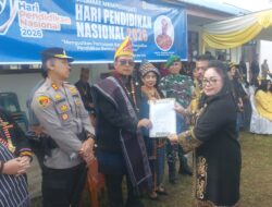 Di Hari Hardiknas, Delphi Masdiana Ujung Serahkan Surat Hibah Tanah untuk Pendidikan di Kalang Simbara