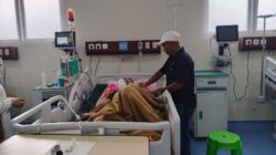 Yahya Ys Kunjungi Teman Yang Sedang Sakit Di RS Zubir Mahmud