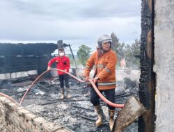 Rumah Warga di Parbuluan IV Dairi Terbakar, Damkar Sidikalang Bergerak Cepat Jinakkan Api