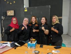 Usai Rapat Pelantikan, Sekda DPD GRIB JAYA Riau Imelda Samsi Dapat Surprise Kue Ulang Tahun dari Markus Anggota Satgas