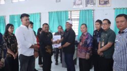 Ketua Satgas Percepatan Program MBG Dairi Serahkan 10 SLHS kepada SPPG, Perkuat Standar Higiene dan Keamanan Pangan