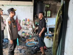 Polsek Kandis Salurkan Bantuan kepada Korban Kebakaran Rumah di Kampung Kandis
