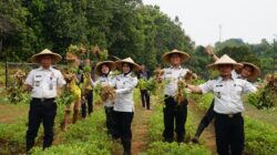 Dukung Program Ketahanan Pangan, Rutan Kelas I Tangerang Panen Kacang Tanah dan Cabai Bersama Warga Binaan