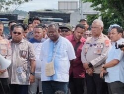 Gubernur Papua Barat daya akhirnya Menemui mama mama pedagang OAP