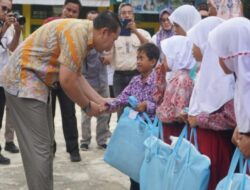 Bupati M. Syukur Tegaskan Sanksi Mutasi untuk Pemerataan Pendidikan