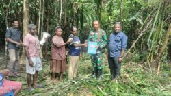 Ketua Adat Kampung Persiapan Mahsase Serahkan Surat Pembebasan Lahan Untuk Pembukaan Lahan Pertanian