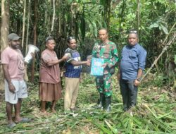 Ketua Adat Kampung Persiapan Mahsase Serahkan Surat Pembebasan Lahan Untuk Pembukaan Lahan Pertanian