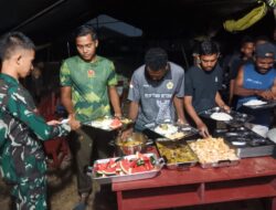 Jaga Stamina Demi Pengabdian, Satgas TMMD Ke-129 Kodim 1807/Sorong Selatan Bagikan Vitamin dan Santap Malam Bersama Warga