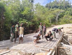 Rehab Jembatan Capai 75 Persen, Satgas TMMD Ke-129 Kodim 1807/Sorong Selatan Perkuat Akses dan Mobilitas Warga