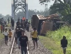 Kecelakaan Kreta Api Medan Menabrak Truk Pasir di jembatan Sungai Ular Perbaungan 