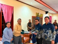 Merajut Iman dan Kebersamaan, Bupati Vickner Sinaga Hadiri Ibadah seq8rta Latihan Koor Ama Maranatha