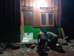 Pantang Menyerah hingga Malam, Satgas TMMD Ke-129 Kodim 1807/Sorsel Lembur Finishing Rumah Type 36 untuk Warga Kampung Sesor